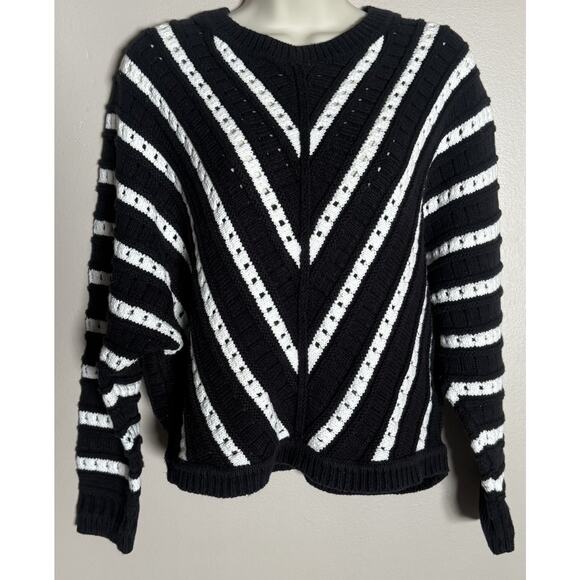 HALOGEN V-Stripe Pattern Black/White Sweater Cropped Sz Small - EUC - Picture 2 of 8